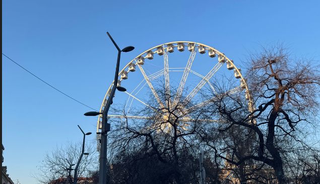 Ferris wheel and winter sky